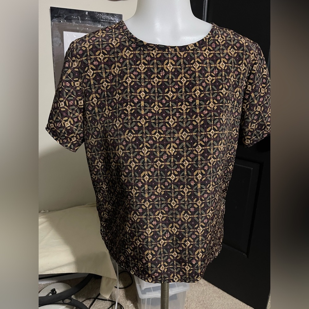 Women’s Geometric Pattern Shirt - Black and Gold